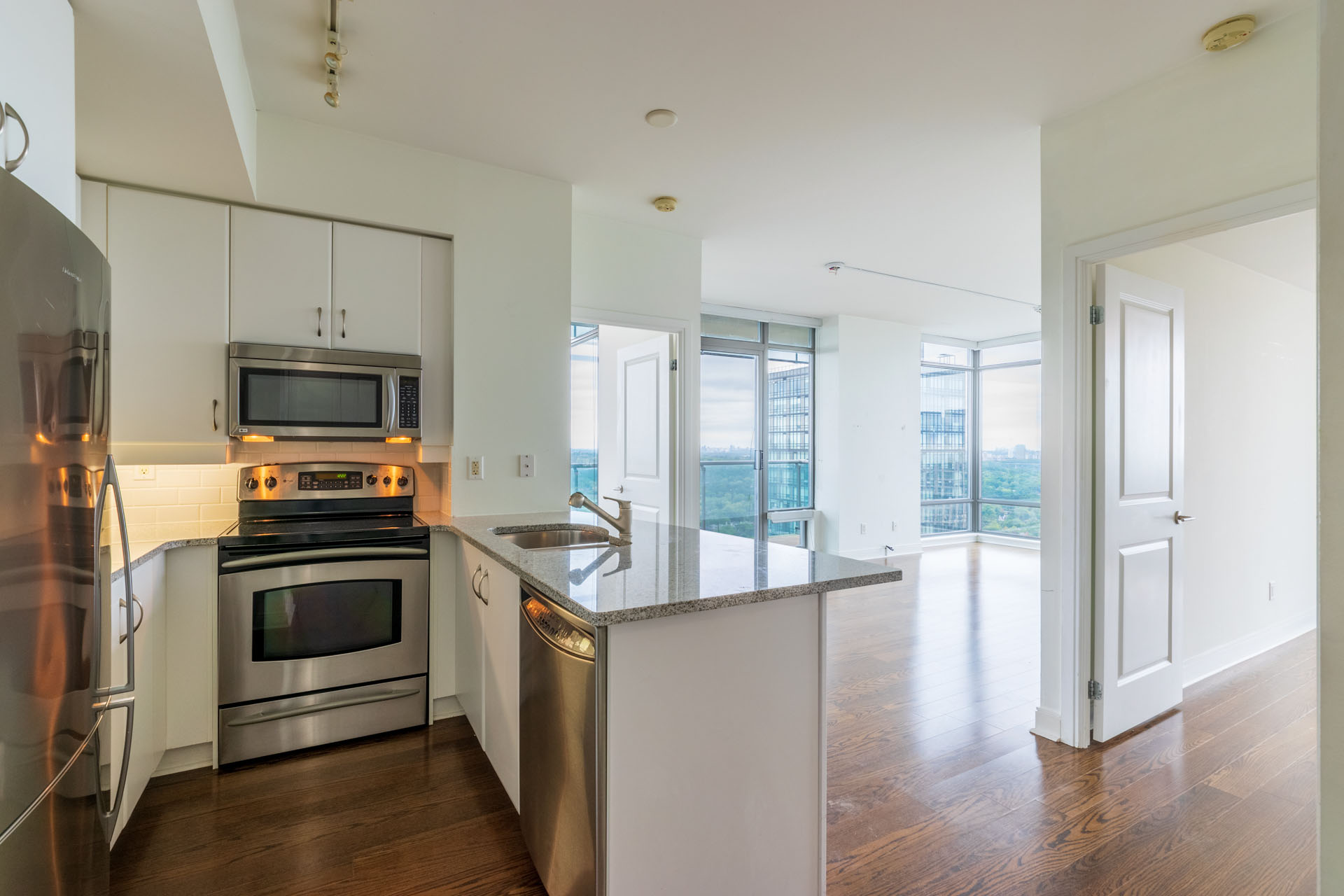 Today Living Group - 18 Yorkville Two-Bedroom, Yorkville Unfurnished