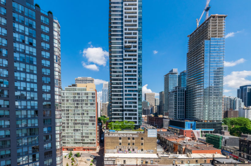 Rental Condo located at Wellesley On The Park Downtown Toronto