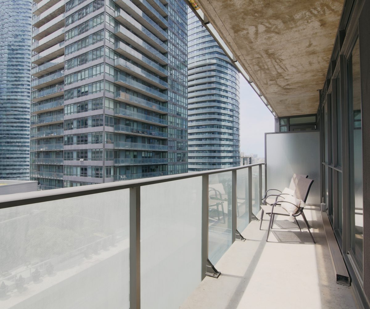 MLS - 65 Bremner Blvd - 1 bedroom - Furnished Suite North Tower