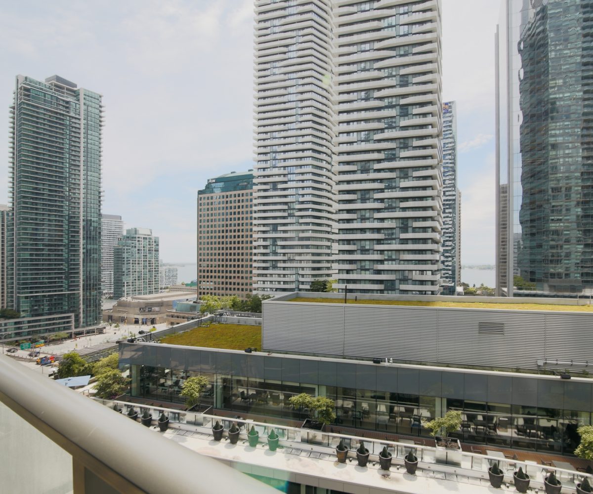MLS - 65 Bremner Blvd - 1 bedroom - Furnished Suite North Tower