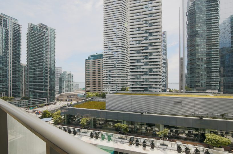 MLS - 65 Bremner Blvd - 1 bedroom - Furnished Suite North Tower