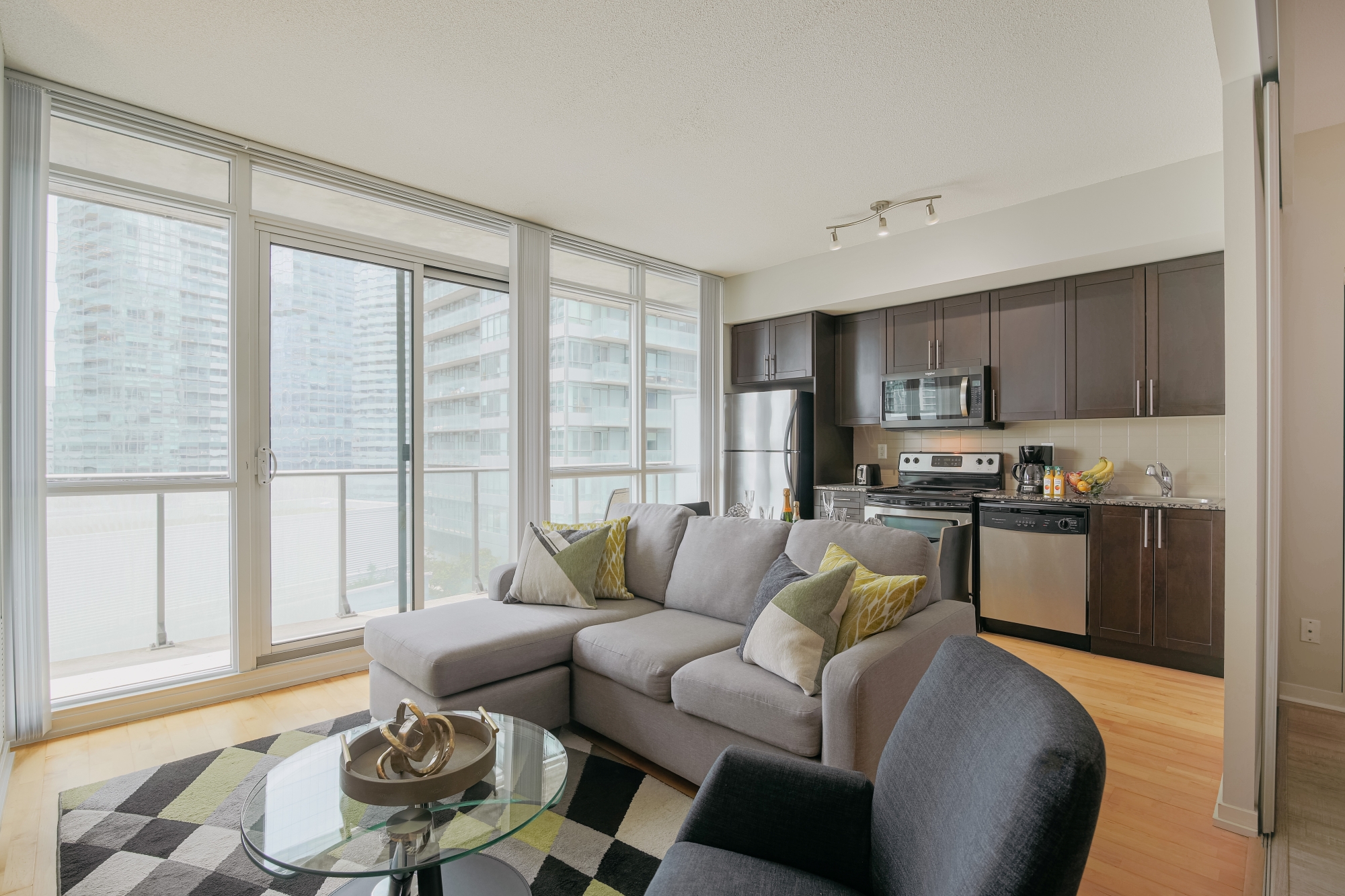 MLS - 65 Bremner Blvd - 1 bedroom - Furnished Suite North Tower