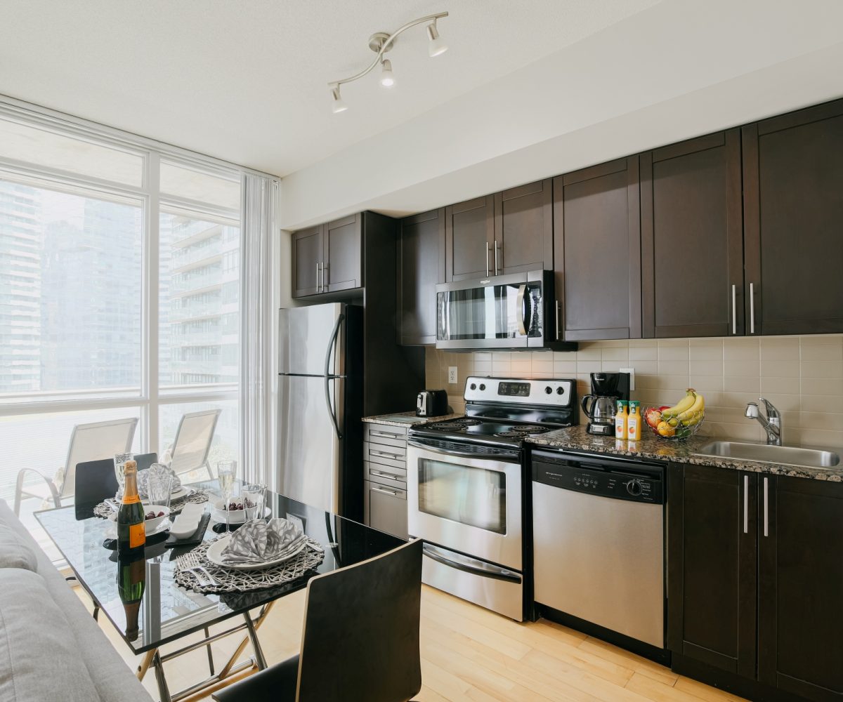 MLS - 65 Bremner Blvd - 1 bedroom - Furnished Suite North Tower