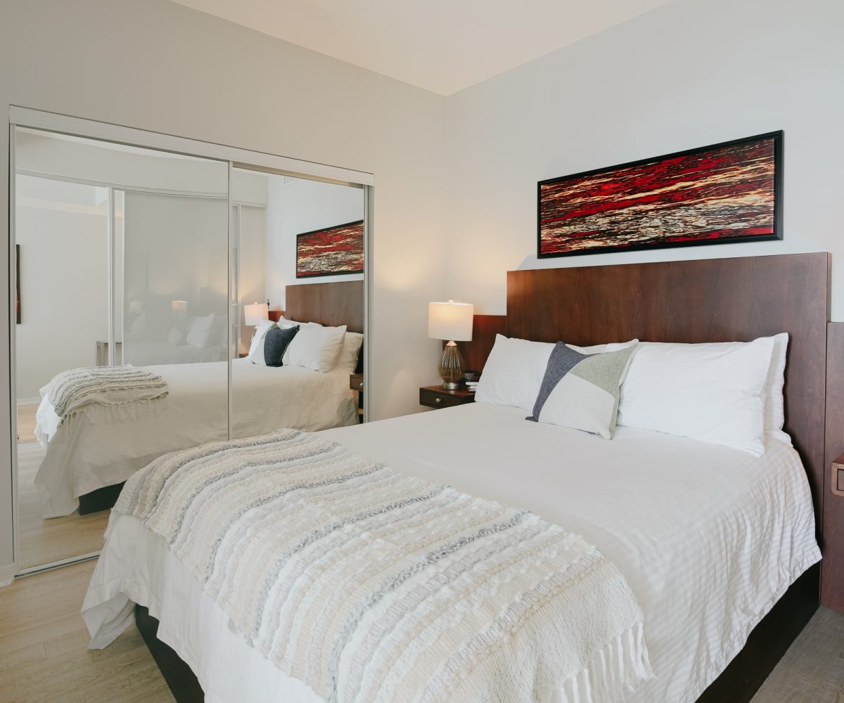 MLS - 65 Bremner Blvd - 1 bedroom - Furnished Suite North Tower
