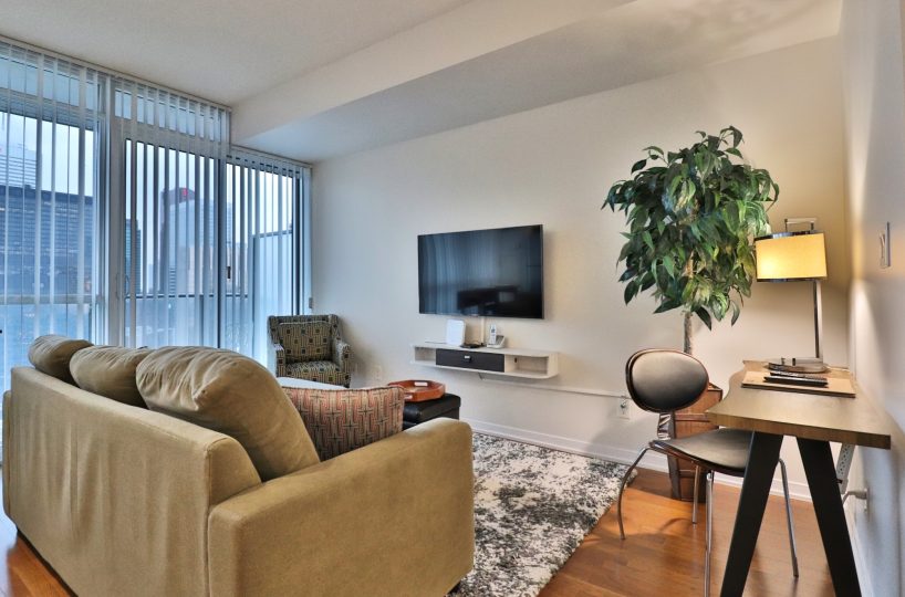 Maple Leaf Square - 65 Bremner Blvd - Furnished 1 Bedroom Suite