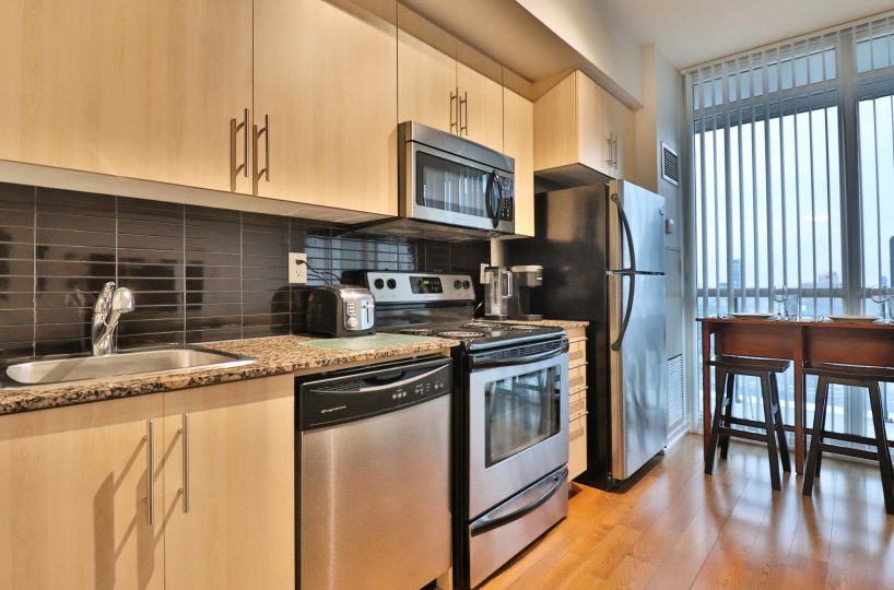 Maple Leaf Square - 65 Bremner Blvd - Furnished 1 Bedroom Suite