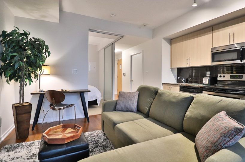 Maple Leaf Square - 65 Bremner Blvd - Furnished 1 Bedroom Suite