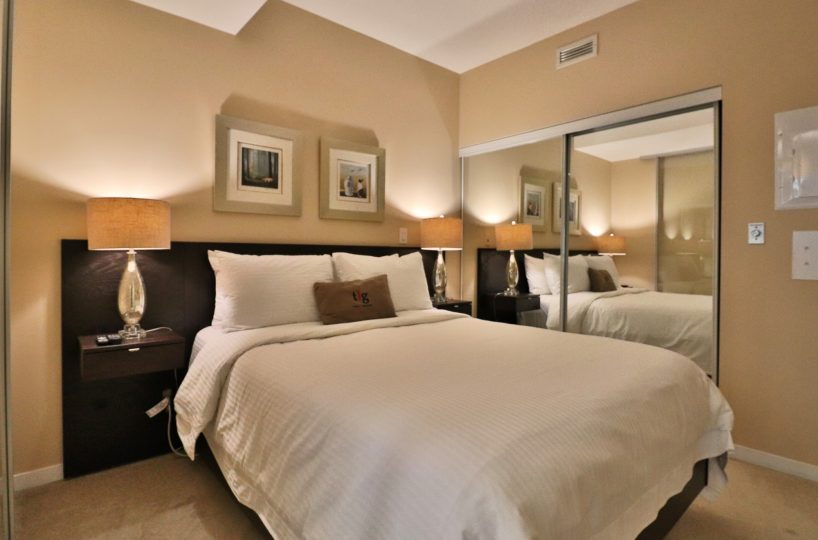 Maple Leaf Square - 65 Bremner Blvd - Furnished 1 Bedroom Suite