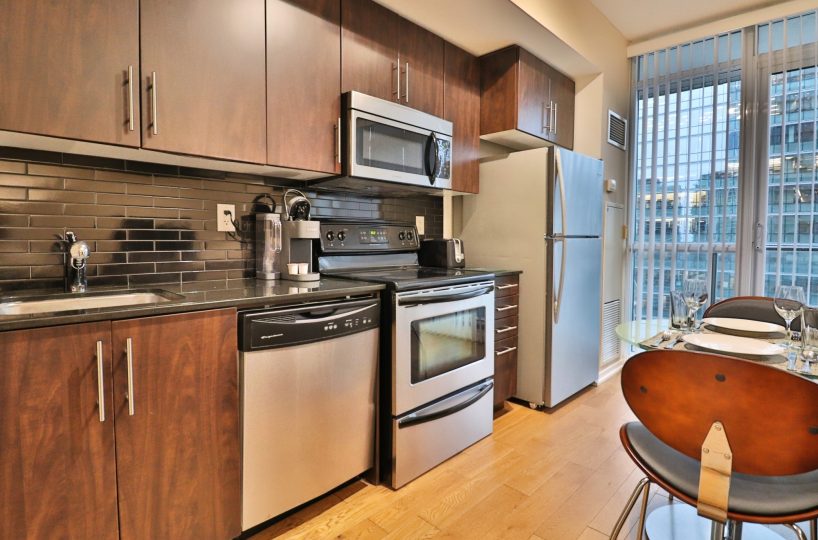 Maple Leaf Square - 65 Bremner Blvd - Furnished 1 Bedroom Suite