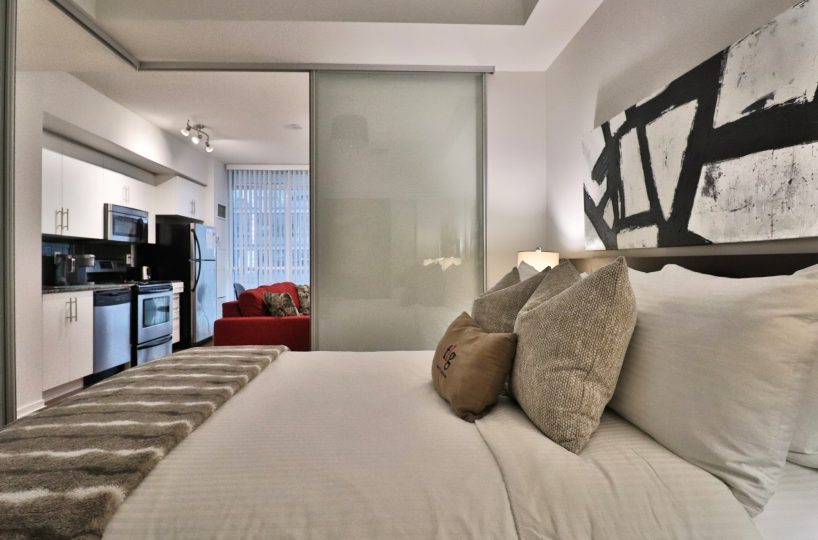 Maple Leaf Square - 65 Bremner Blvd - Furnished 1 Bedroom Suite