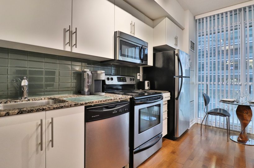 Maple Leaf Square - 65 Bremner Blvd - Furnished 1 Bedroom Suite