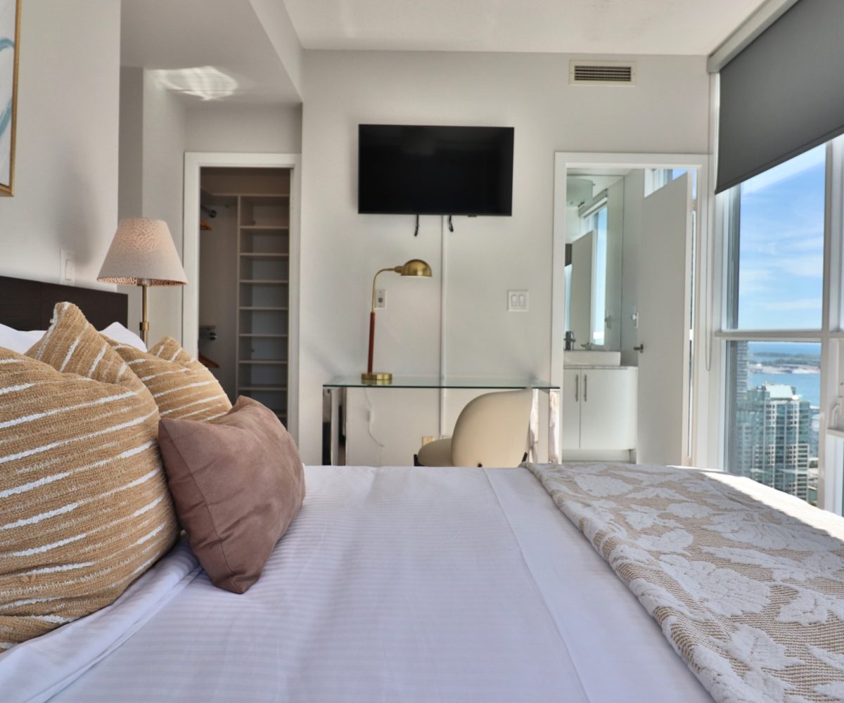 Maple Leaf Square - 65 Bremner Blvd - Furnished Two Bedroom Toronto