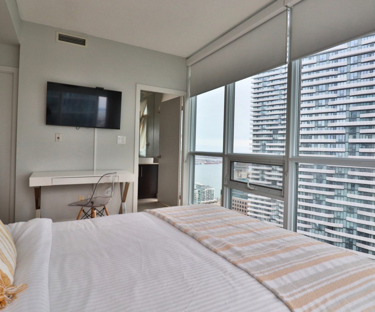 Maple Leaf Square - 65 Bremner Blvd - Furnished Two Bedroom Toronto