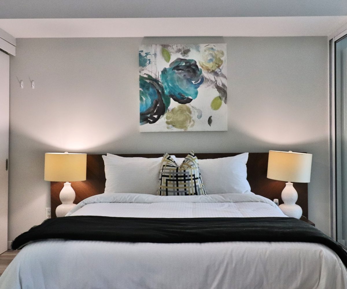 Waterclub II - 208 Queens Quay - 1 Bedroom + Den Furnished Corporate Suite Waterclub