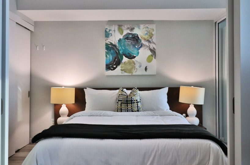 Waterclub II - 208 Queens Quay - 1 Bedroom + Den Furnished Corporate Suite Waterclub