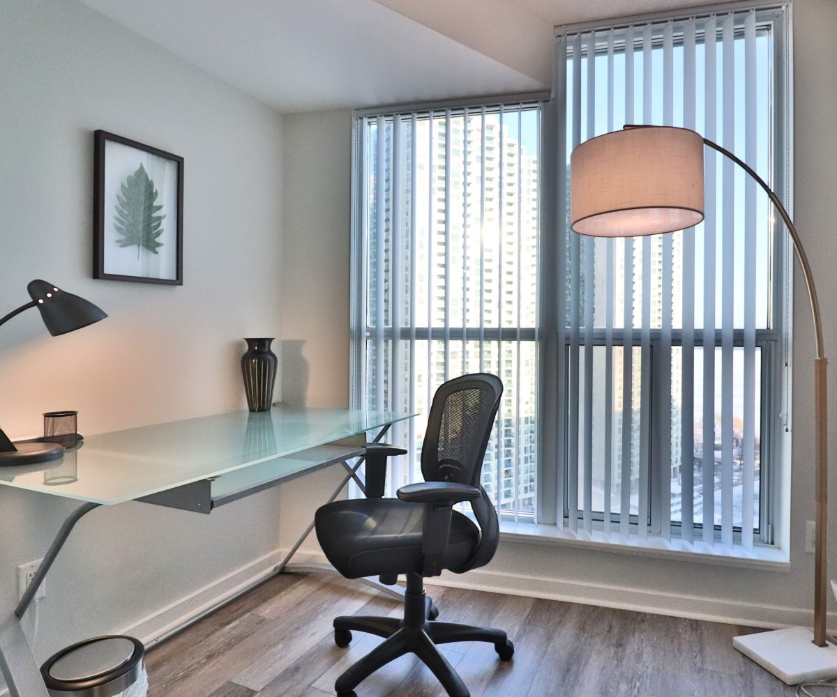 Waterclub II - 208 Queens Quay - 1 Bedroom + Den Furnished Corporate Suite Waterclub