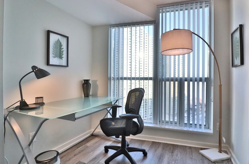 Waterclub II - 208 Queens Quay - 1 Bedroom + Den Furnished Corporate Suite Waterclub