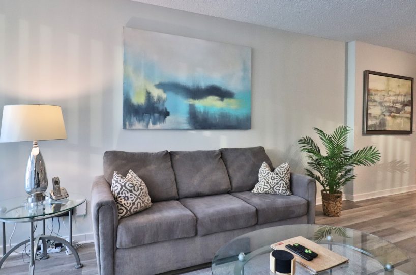 Waterclub II - 208 Queens Quay - 1 Bedroom + Den Furnished Corporate Suite Waterclub