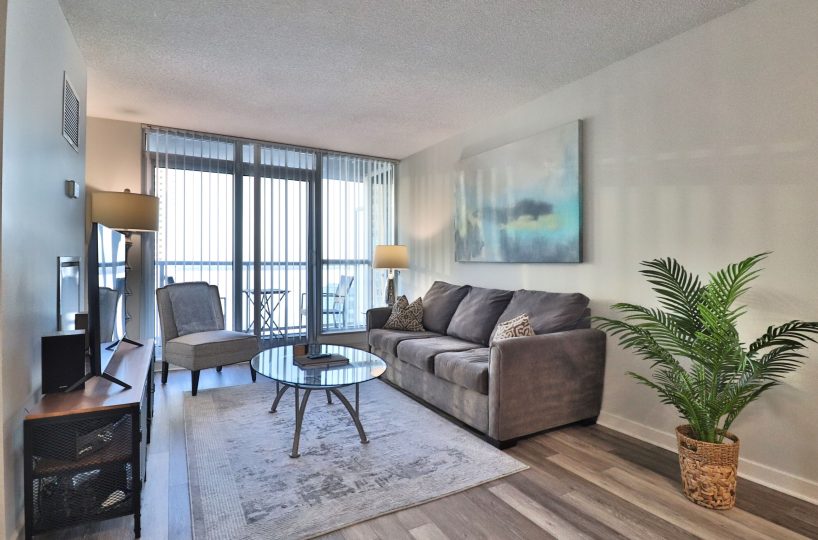 Waterclub II - 208 Queens Quay - 1 Bedroom + Den Furnished Corporate Suite Waterclub