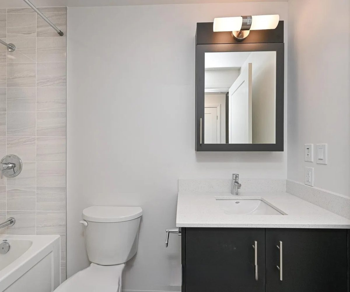 Claridge Icon 1603 - bathroom
