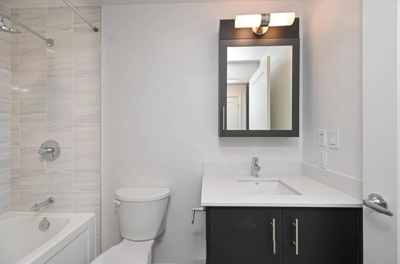 Claridge Icon 1603 - bathroom