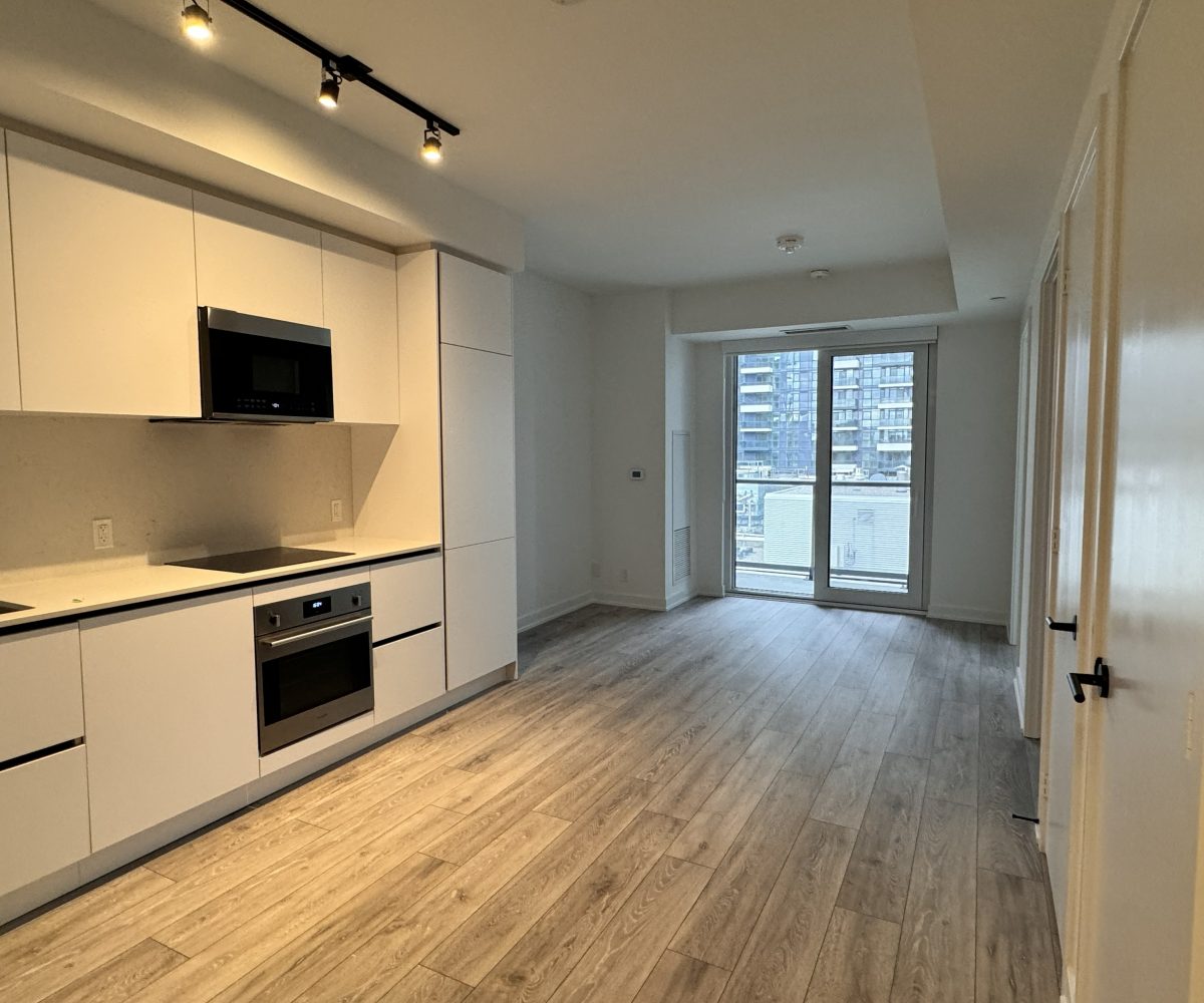Entertainment District - 1 Plus den for rent