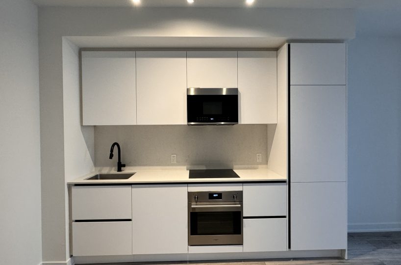 Entertainment District - 1 Plus den for rent