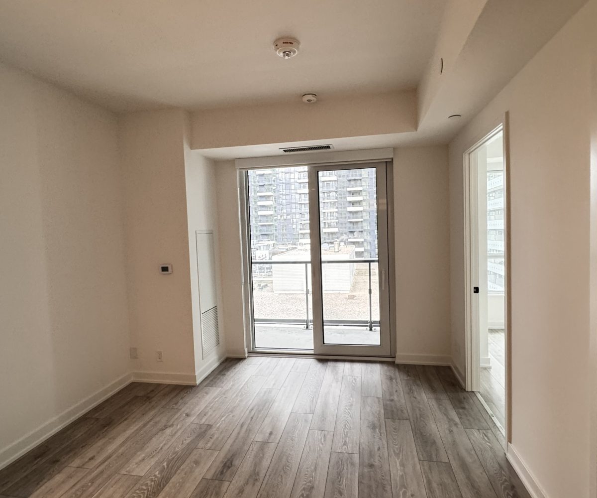 Entertainment District - 1 Plus den for rent