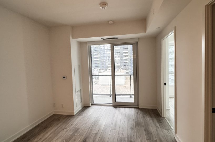 Entertainment District - 1 Plus den for rent