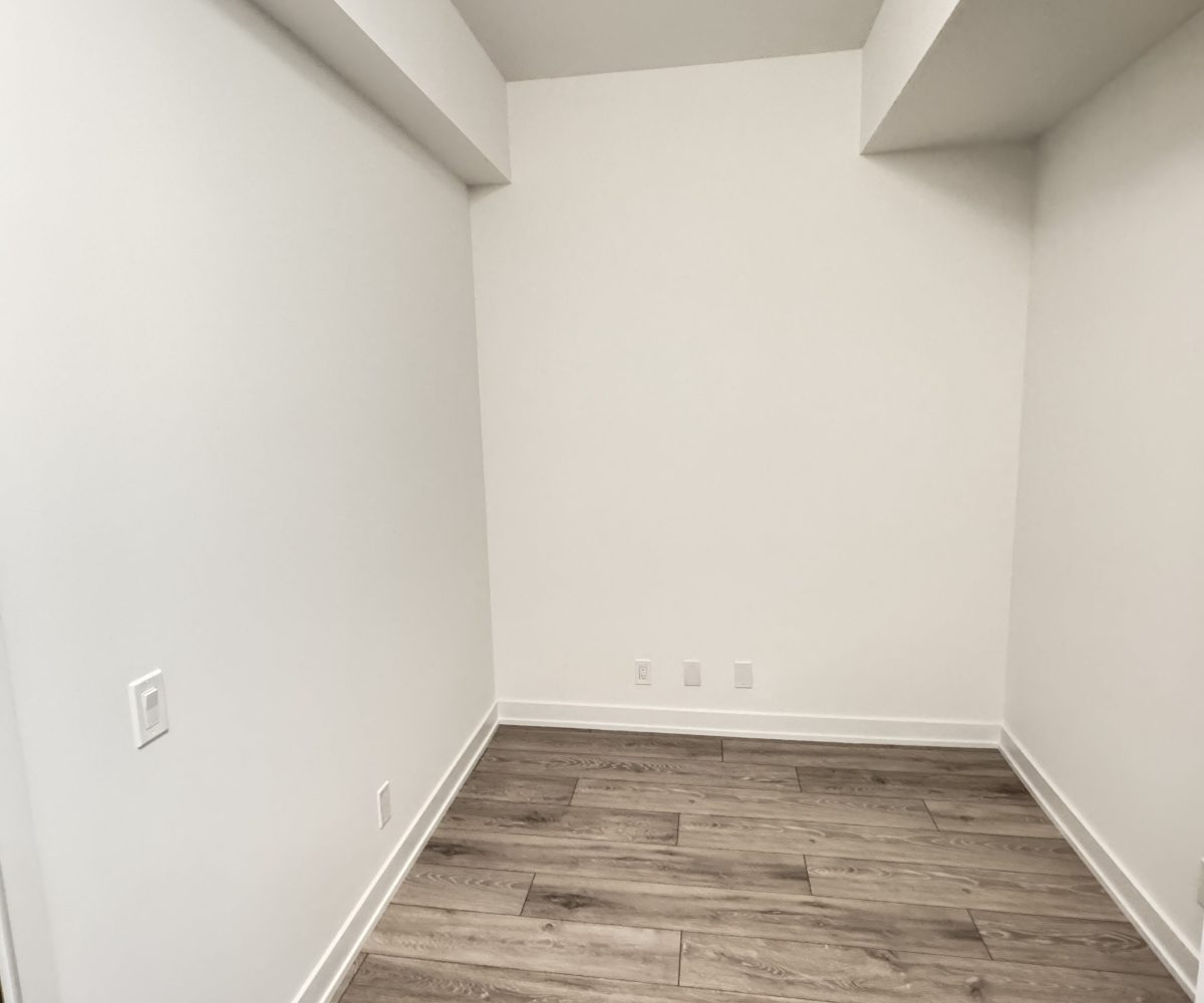 Entertainment District - 1 Plus den for rent
