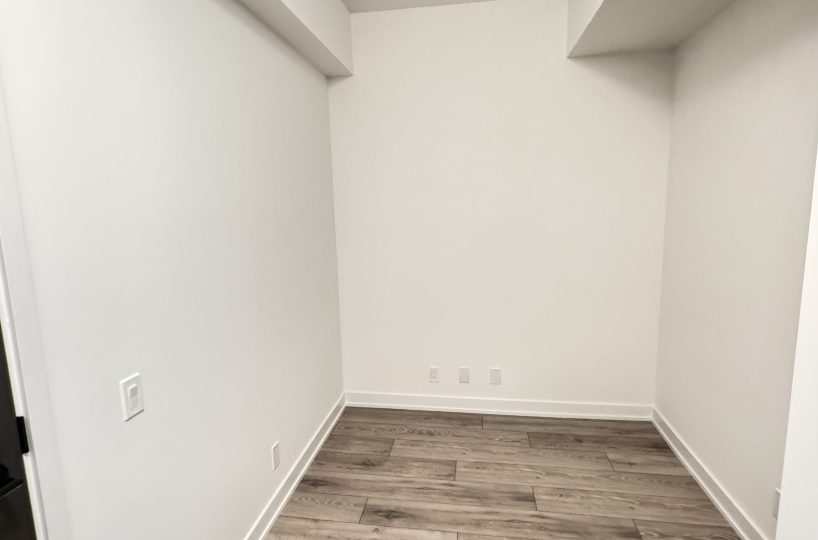 Entertainment District - 1 Plus den for rent
