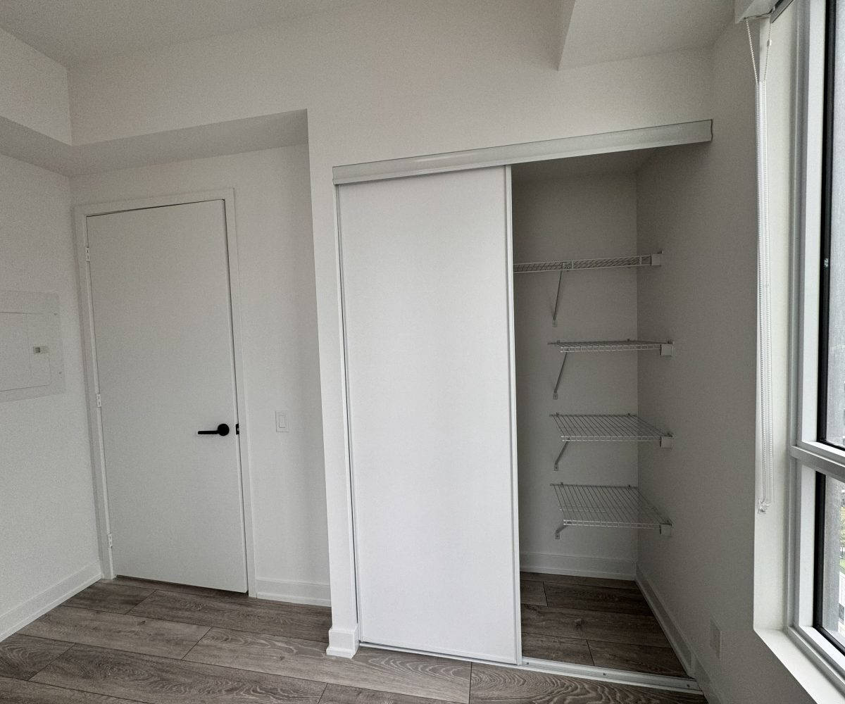 Entertainment District - 1 Plus den for rent