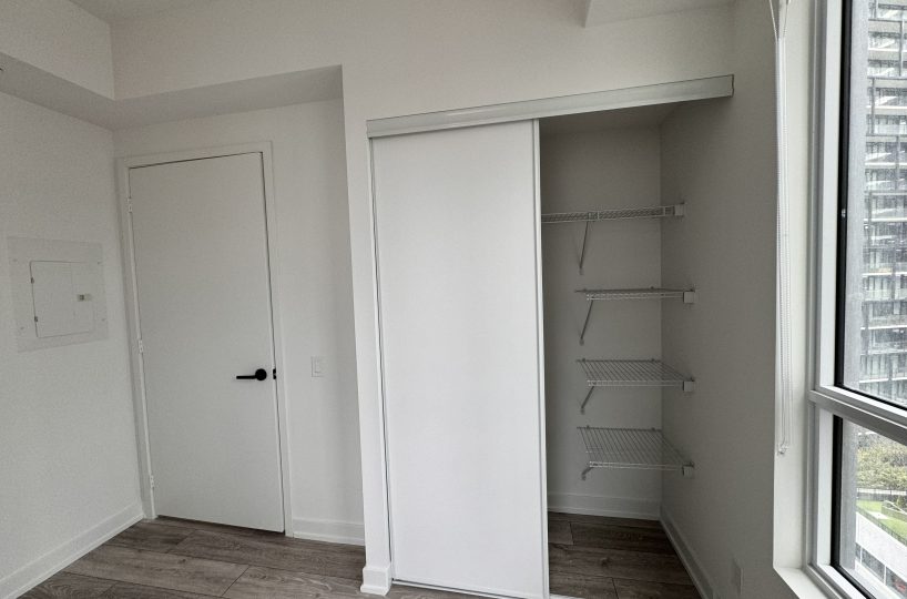 Entertainment District - 1 Plus den for rent