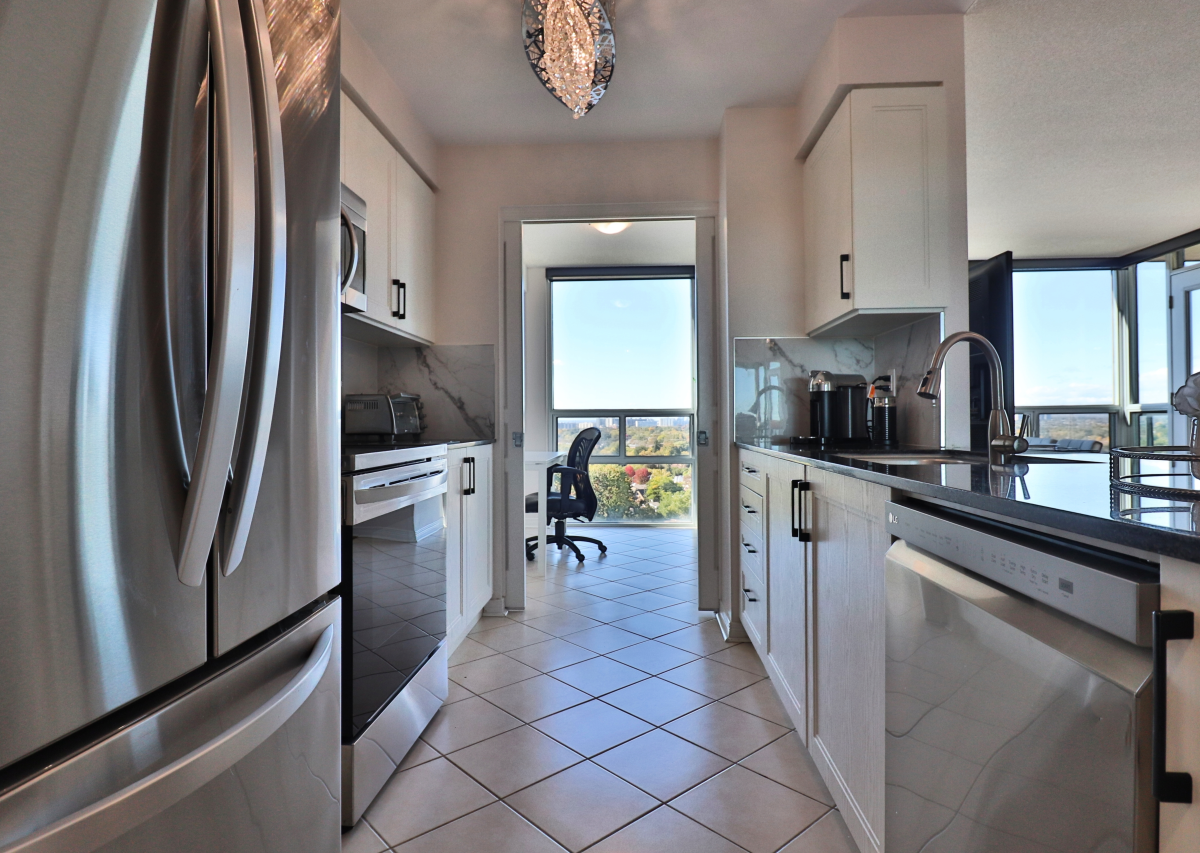Continental Condos -509 Beecroft - 2 Bedroom Corporate Furnished Rental