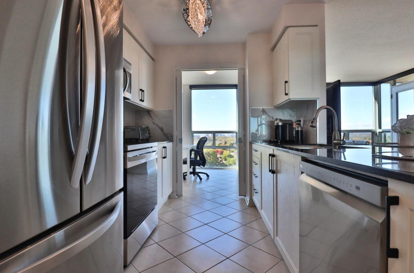 Continental Condos -509 Beecroft - 2 Bedroom Corporate Furnished Rental
