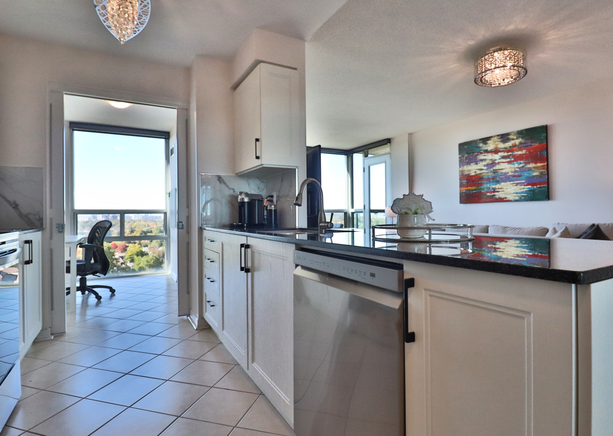 Continental Condos -509 Beecroft - 2 Bedroom Corporate Furnished Rental