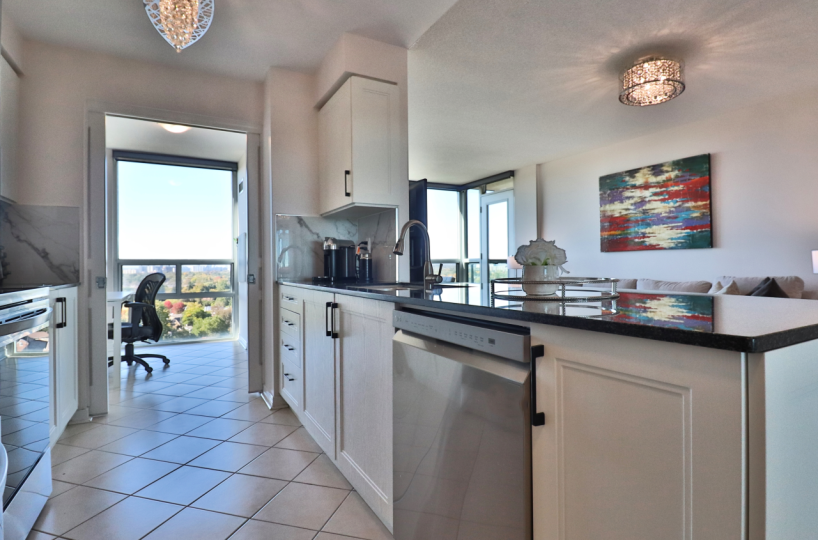 Continental Condos -509 Beecroft - 2 Bedroom Corporate Furnished Rental