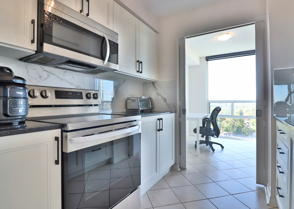 Continental Condos -509 Beecroft - 2 Bedroom Corporate Furnished Rental