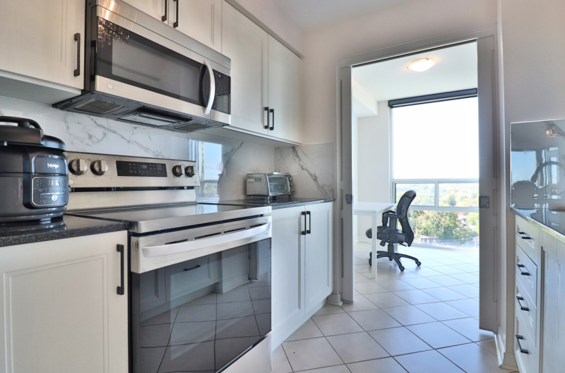 Continental Condos -509 Beecroft - 2 Bedroom Corporate Furnished Rental