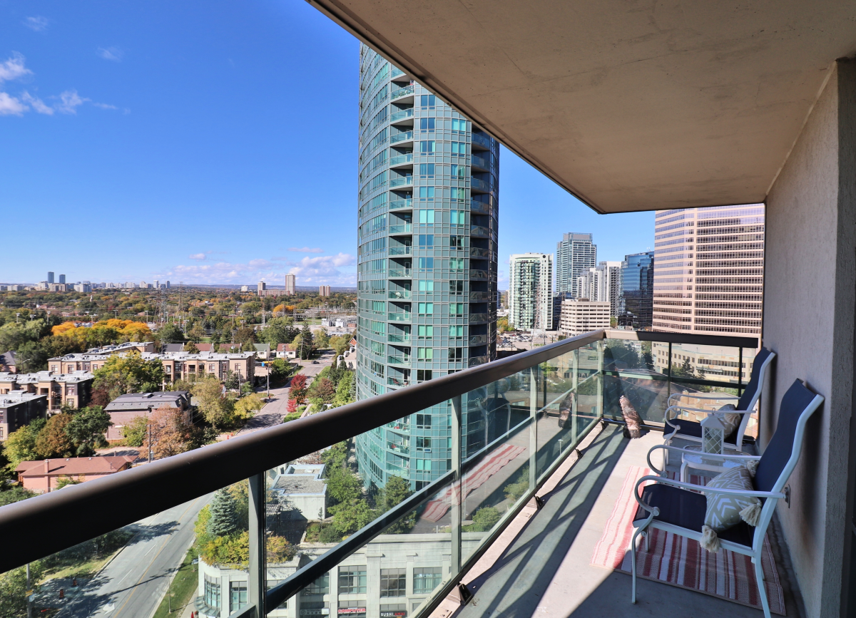 Continental Condos -509 Beecroft - 2 Bedroom Corporate Furnished Rental