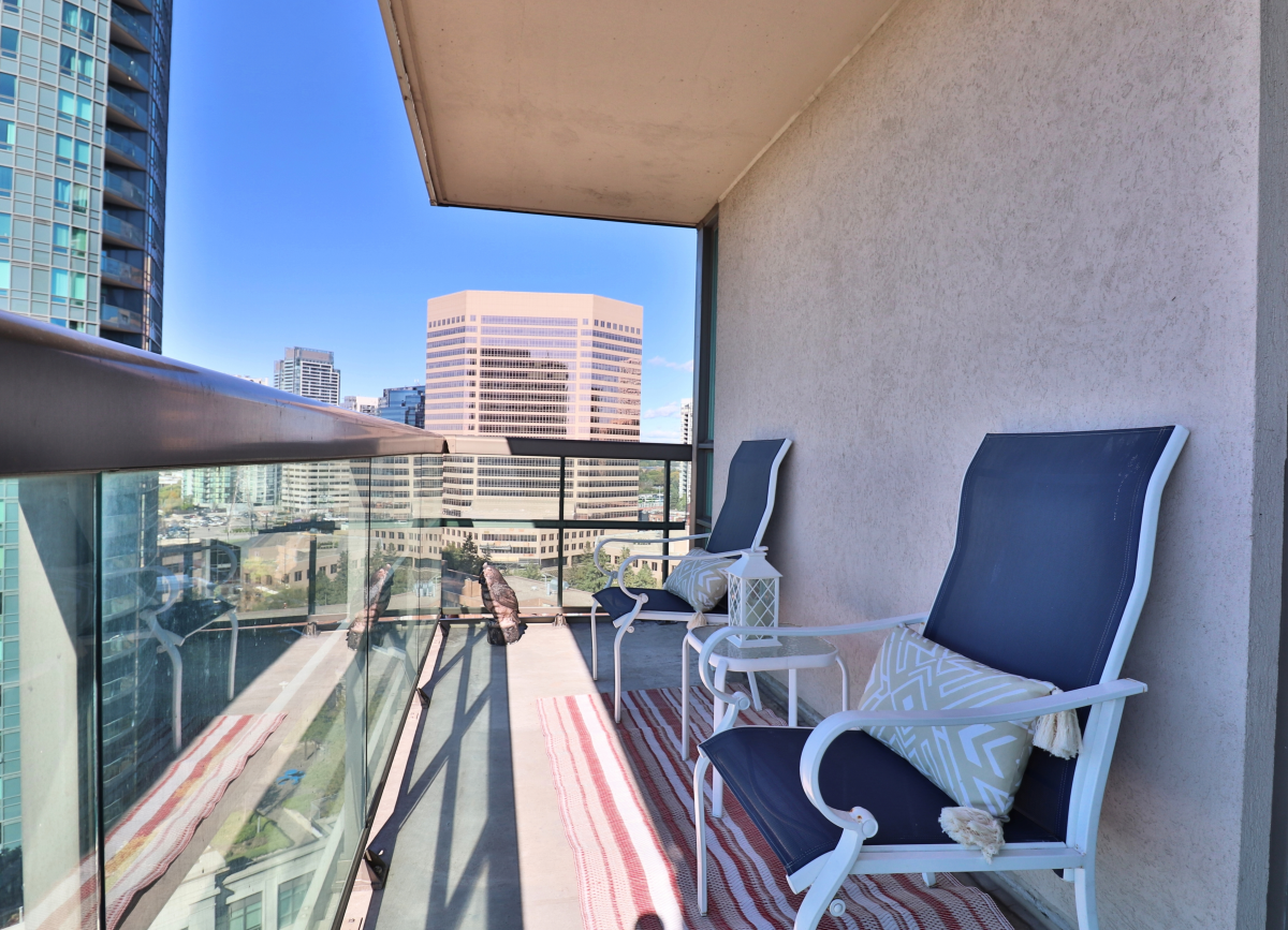 Continental Condos -509 Beecroft - 2 Bedroom Corporate Furnished Rental