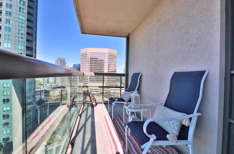 Continental Condos -509 Beecroft - 2 Bedroom Corporate Furnished Rental