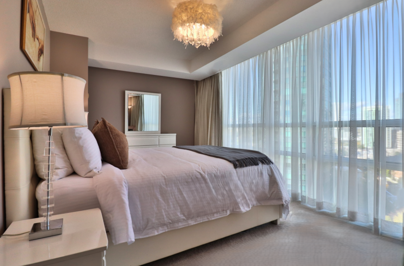 Continental Condos -509 Beecroft - 2 Bedroom Corporate Furnished Rental