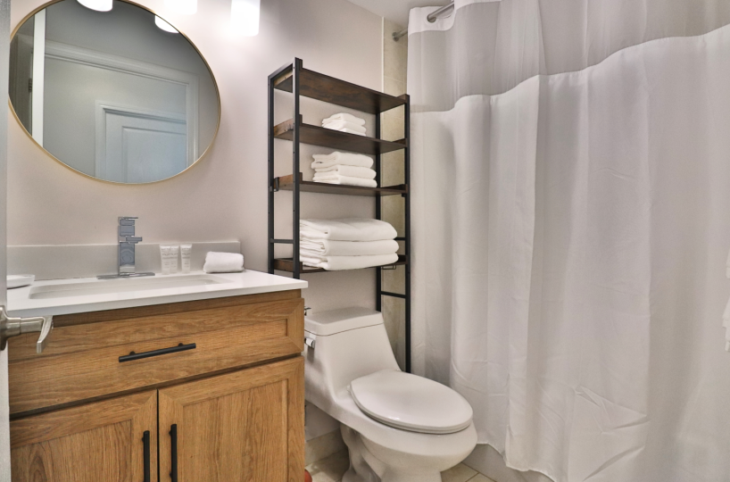 Continental Condos -509 Beecroft - 2 Bedroom Corporate Furnished Rental