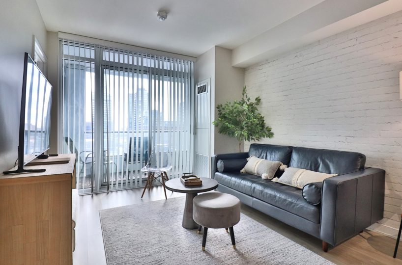 Minto B Side - 27 Bathurst St - Furnished 1 Bedroom + Den