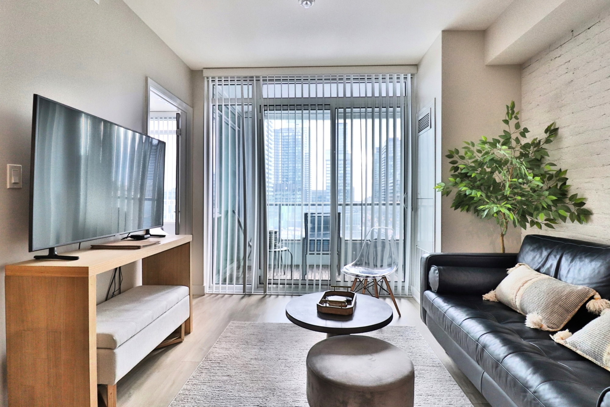 Minto B Side - 27 Bathurst St - Furnished 1 Bedroom + Den