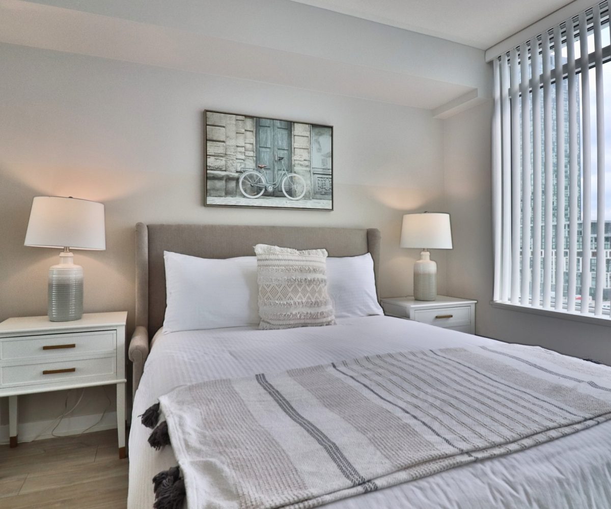 Minto B Side - 27 Bathurst St - Furnished 1 Bedroom + Den
