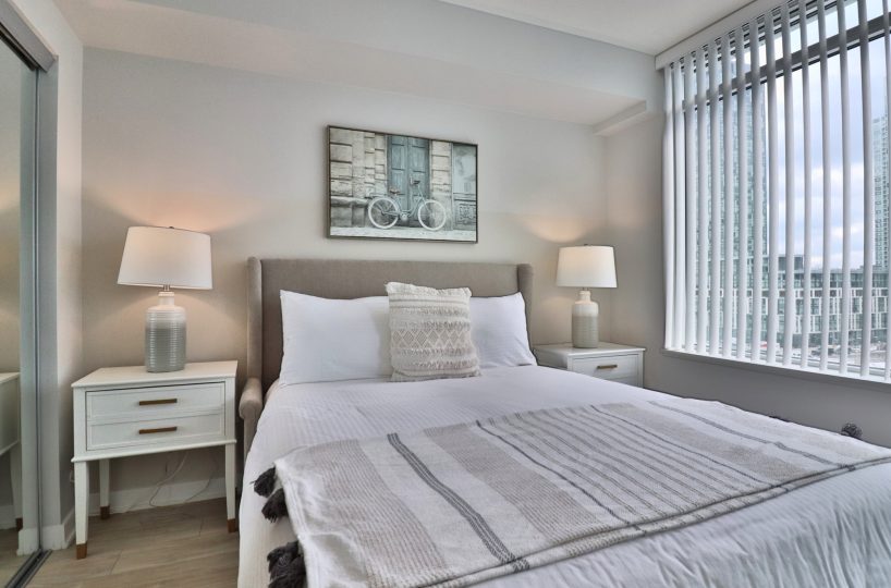 Minto B Side - 27 Bathurst St - Furnished 1 Bedroom + Den