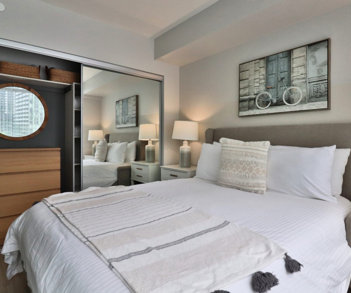 Minto B Side - 27 Bathurst St - Furnished 1 Bedroom + Den