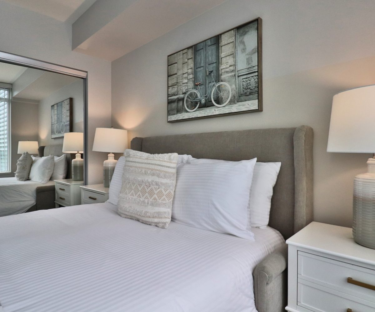 Minto B Side - 27 Bathurst St - Furnished 1 Bedroom + Den